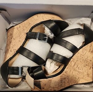 Black strap wedge